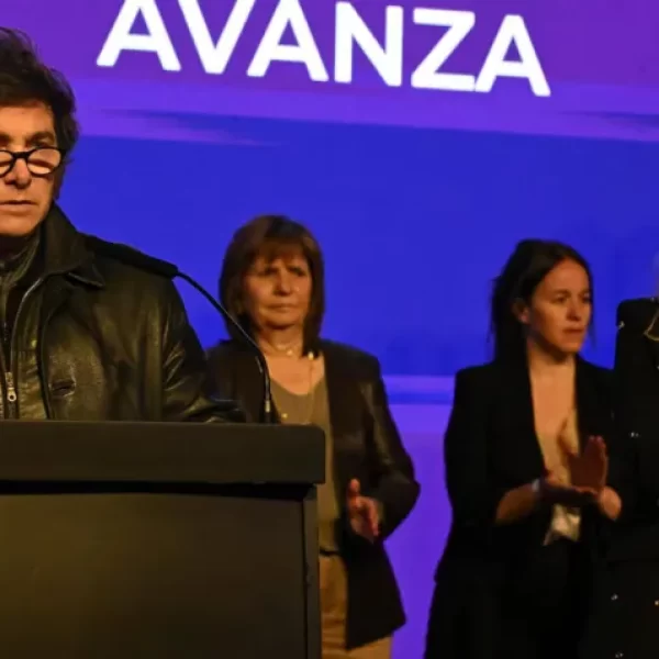 Milei convocó al diálogo a los gobernadores y armará una mesa política con Karina, Caputo y Menem