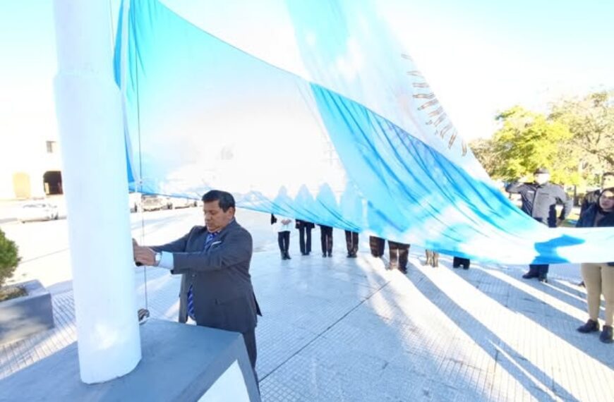 Izamiento del Pabellón Nacional