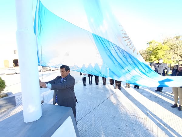 Izamiento del Pabellón Nacional